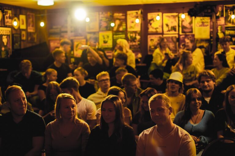 Miks avatud ligipääsuga fringe-festivalid loovad mitmekesisemat kunsti