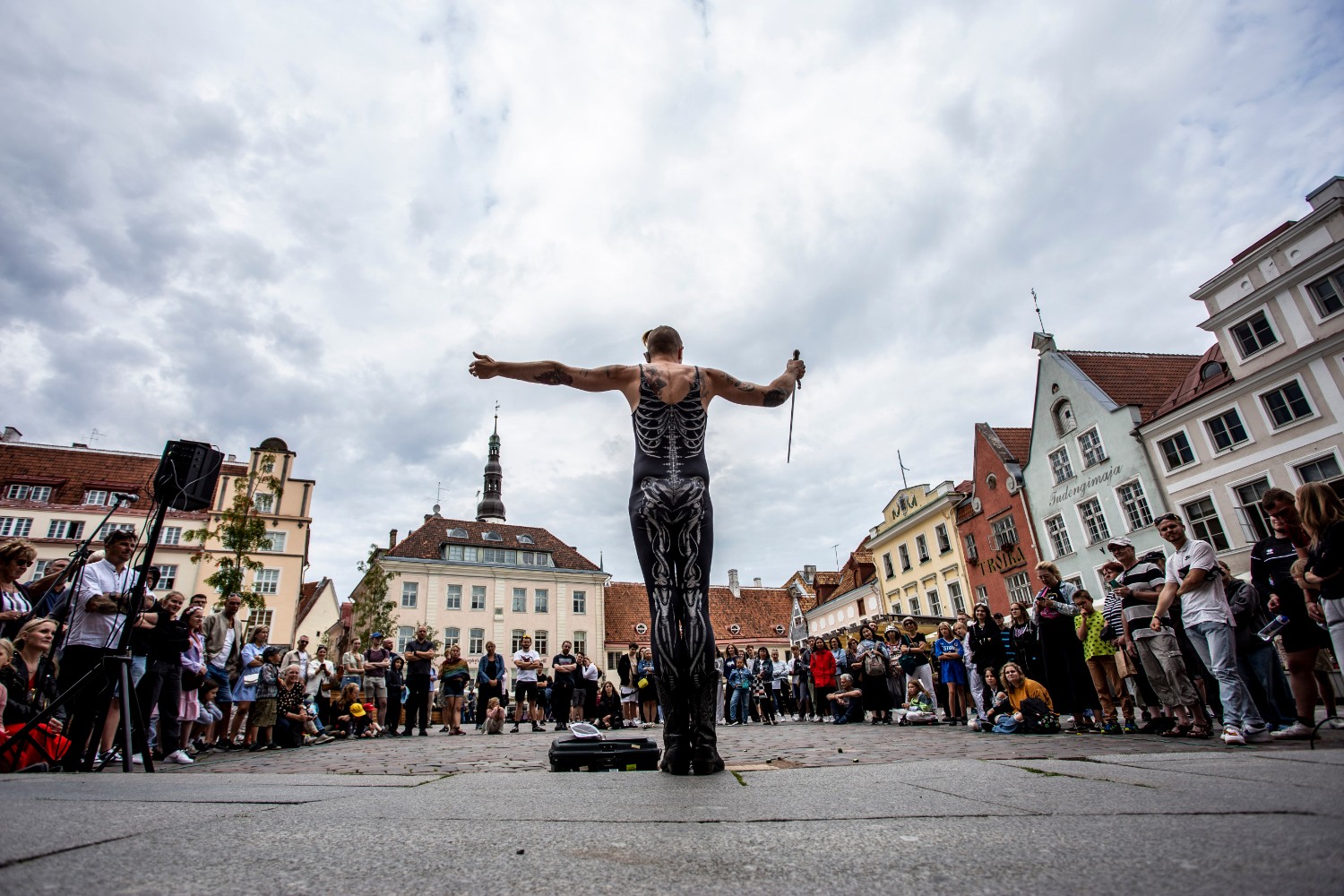 Samora Squid street performance at Raekojas Tallinn Fringe Festival Photo Anton Serdjukov