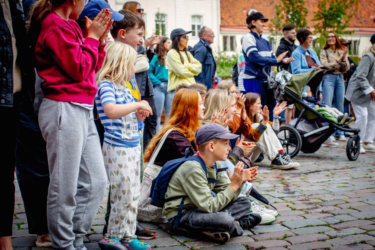 Street performance at townhall Tallinn Fringe Festival Photo Anton Serdjukov